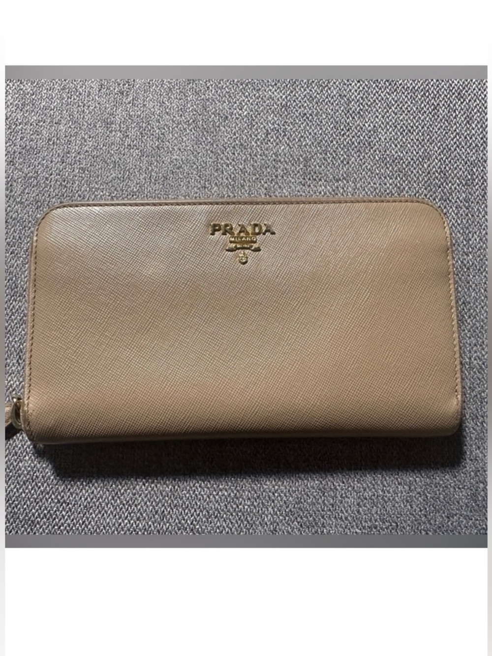 ๐๐ก๐๐๐ Beige zip around long Wallet